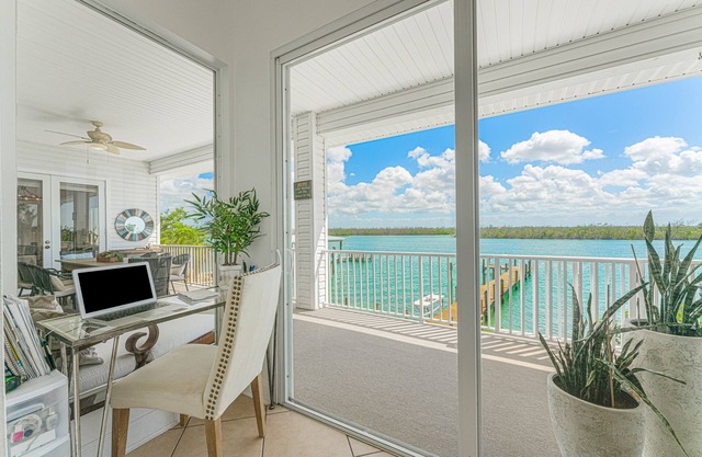 Luxury Bayfront Home 1075