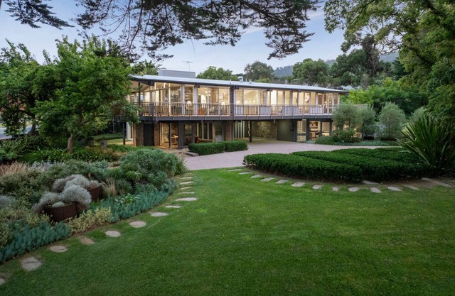 Luxury Beach House on two acres/Private Bathing Box/Botanic Like Gardens