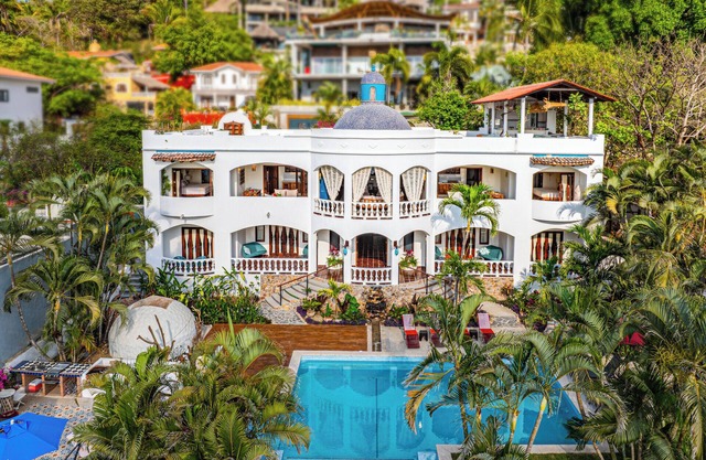 Luxury Beach Living at Alma Vida Retreats