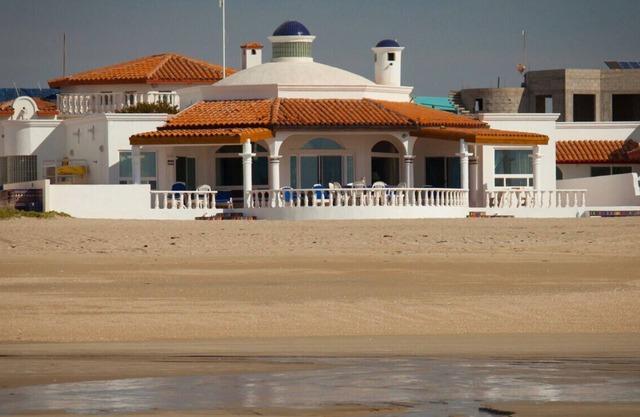 Luxury Beachfront home in Playa la Jolla on quiet beach & Private Chef