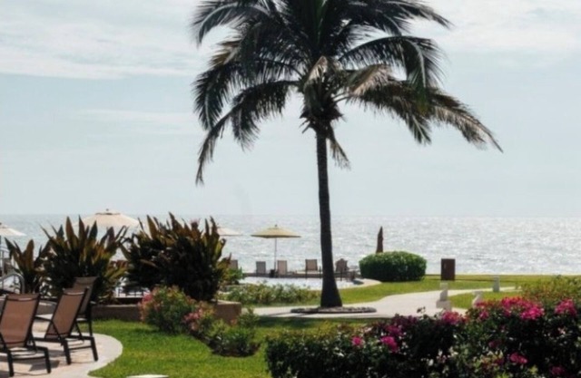 Luxury Beachfront Escape, 3BR Condo + 1500 sqft Patio