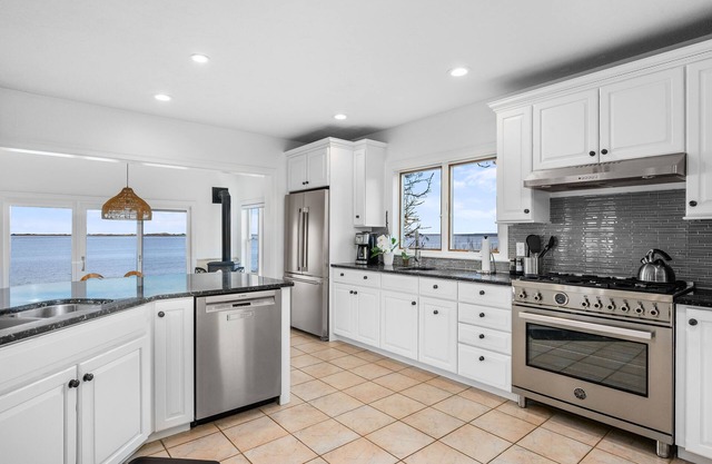 LUXURY BEACHFRONT GETAWAY ON CAPE COD. "PET FRIENDLY"