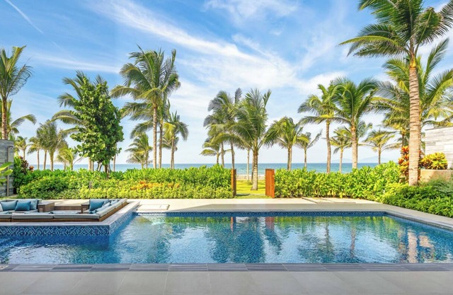 Luxury Beachfront Villa nearby Golf Courses