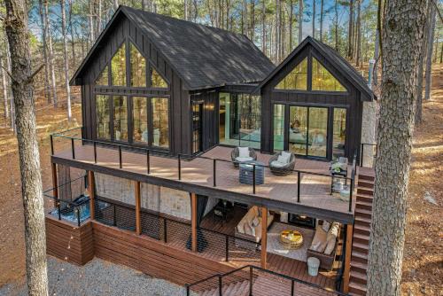 Luxury Broken Bow Cabin with Hot Tub on 3 Acres!