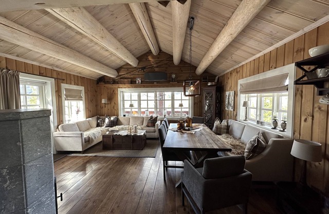 Luxury Cabin with panoramic views on Golf Course.