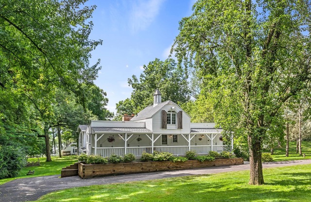 Luxury carriage house with tons of space and 325 feet of shoreline!