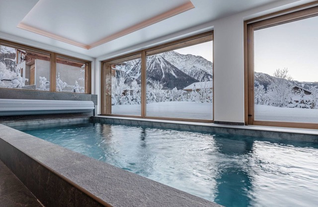 Luxury chalet with indoor pool and sauna, near Chamonix