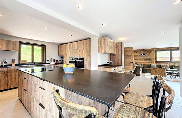 Luxury Chalet for 14 with Sauna and Pets Allowed