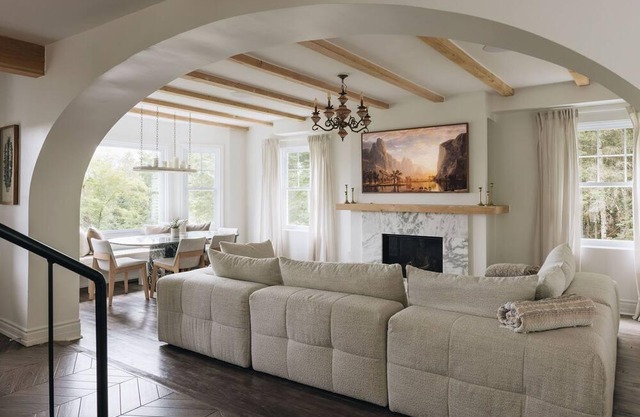 Luxury Chalet in luarentides with Beautiful Views | HotTub | Sauna | Steam Room