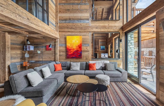 Luxury Chalet with Pool, Spa & Close to Slopes