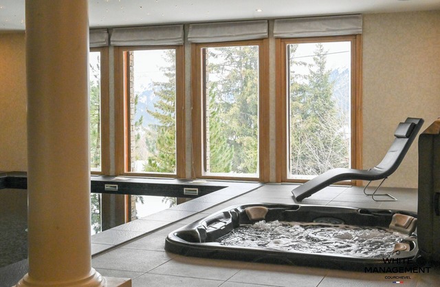 Luxury chalet with relaxation area for 10 people