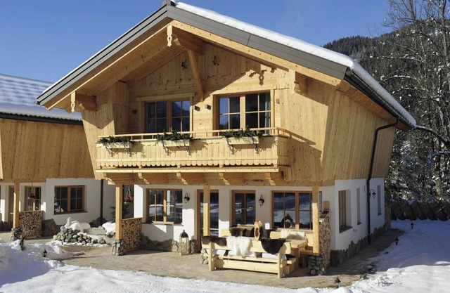 Luxury chalet with wellness area near ski lift