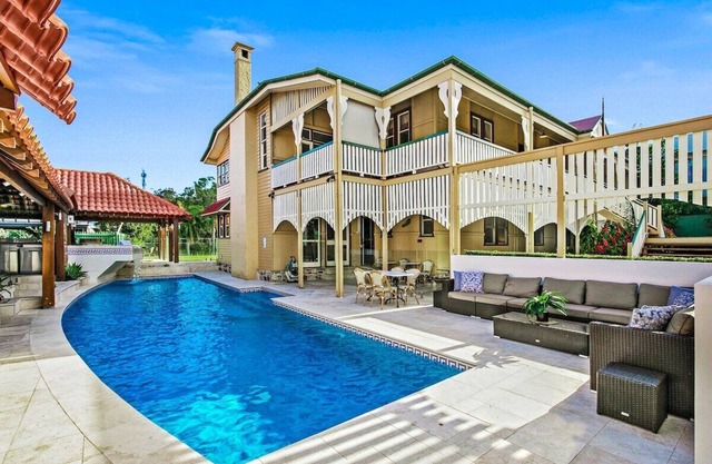 Luxury City Escape - City Views+Pool+Spa+Tennis