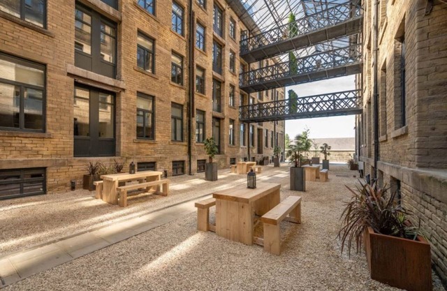 Luxury City Stay Apartment - Great for City Visitors and Contractors Alike! 320