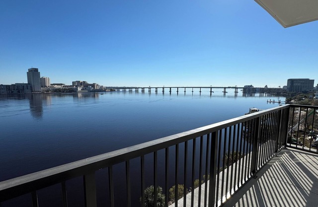 Luxury Condo, Breathtaking Riverfront Views