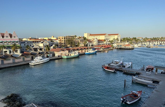 Luxury Condo in Oranjestad (Harbour House)