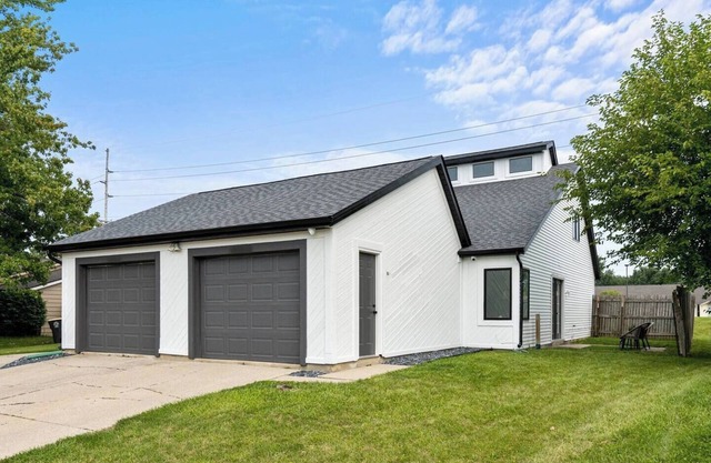 Luxury Condo w/Attached Garage