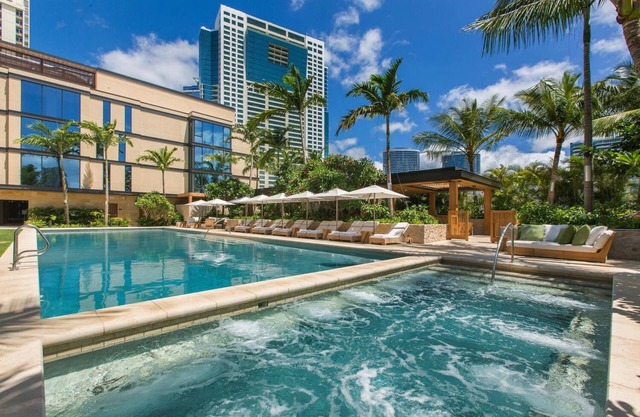 Luxury Condo w/Resort Pool/Spa, AC, Ocean View & Spacious Lanai: Park Lane Sky