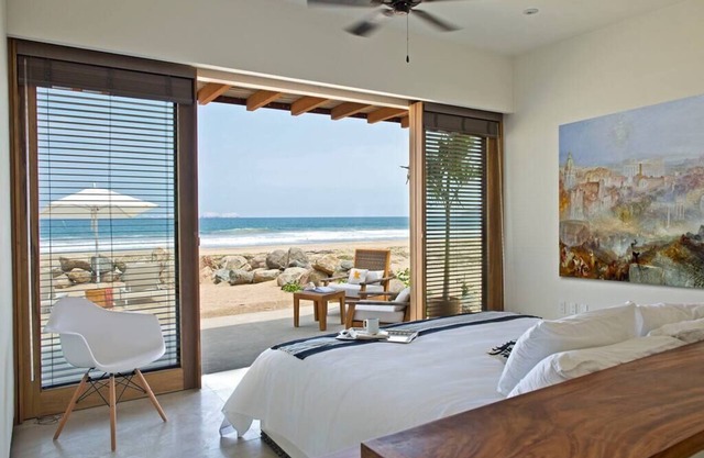 Luxury Condo with Private Jacuzzi and Beach Access
