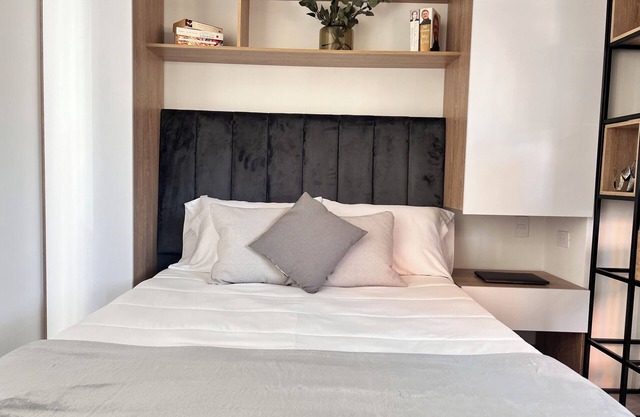 Luxury-confortable studio. Best location. 2 minutes to the famous 93 park.