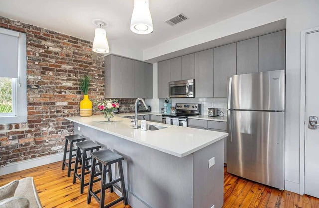 Luxury Corner Loft | Broughton St Views | Walk Everywhere