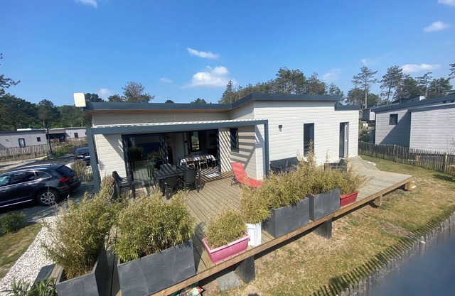 Luxury cottage chalet with swimming pool and internet near the sea