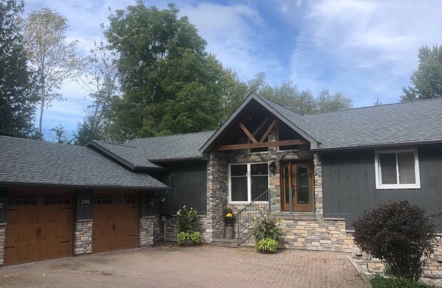 Luxury cottage close to downtown Orillia on Lake Couchiching