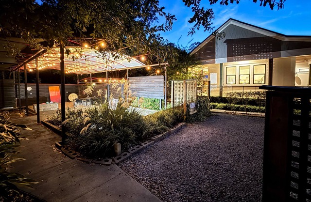 Luxury Cottage|Pickleball, Dining & Downtown Walks