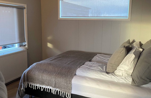 Luxury cottage with hot tub and large patio in quiet countryside. Great for 4-6