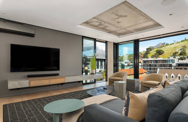 Luxury De Waterkant Apartment with Private Hot Tub