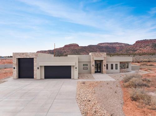 Luxury Desert Oasis in Kanab Near Zion Family