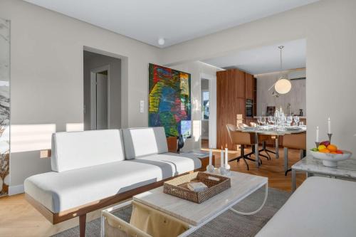 Luxury Design Apartment with Local Art
