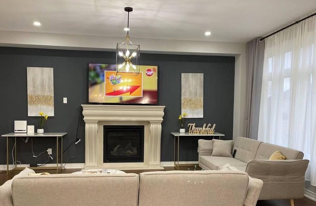 Luxury Detached whole House with Finished Basement 6 bedrooms with 4.5 bathrooms