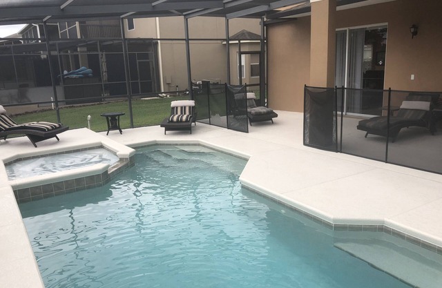 Luxury Disney area villa,Shire,West Haven,south facing private pool & spa