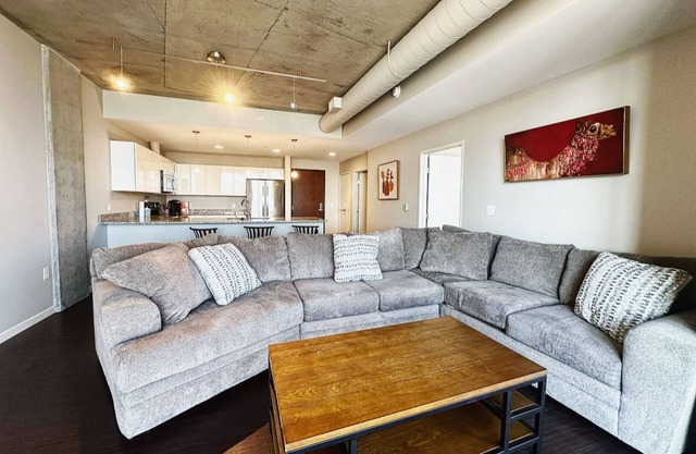 Luxury Downtown Flats Waterfront Apartment with Inside Parking