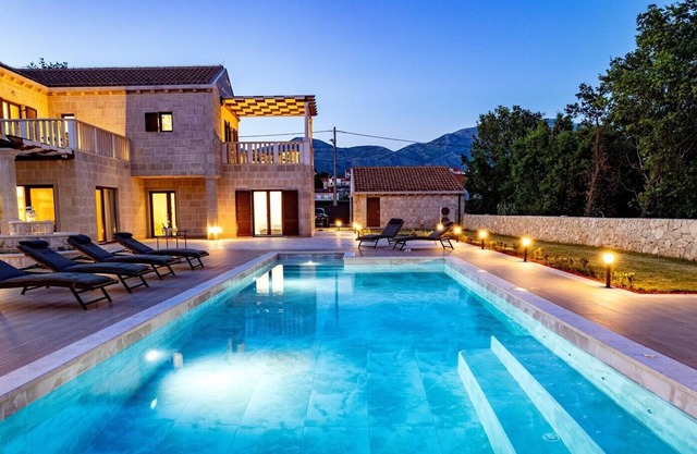 Luxury Dubrovnik villa with private heated pool, jacuzzi and sauna Pietrina