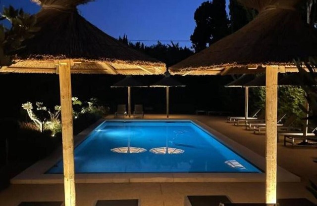 LUXURY FAMILY STAY IN ST REMY DE PROVENCE WITH HEATED POOL