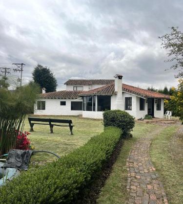 Luxury Finca el Ensueño, casa entera, con Sauna, Jacuzzi, BBQ y Caballos