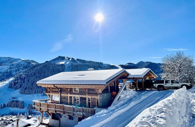 Luxury chalet with jacuzzi and ski-room, 5 bedrooms