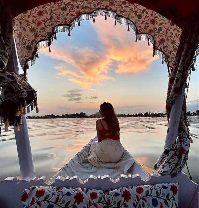 Luxury freedom group of houseboats