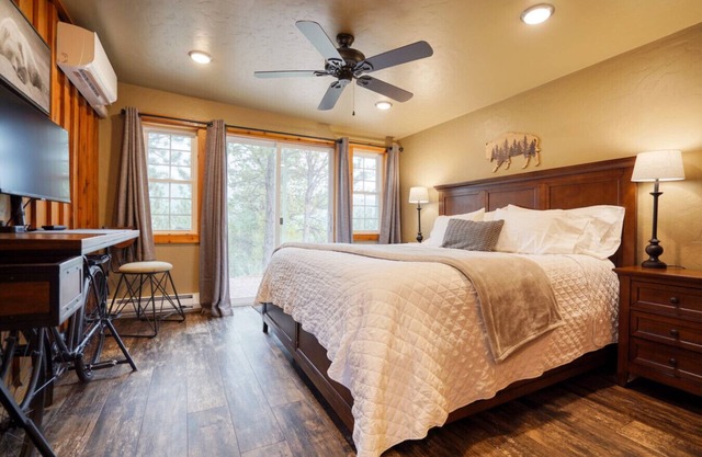 Luxury Getaway Near Mineral Spa - Ponderosa Cabin