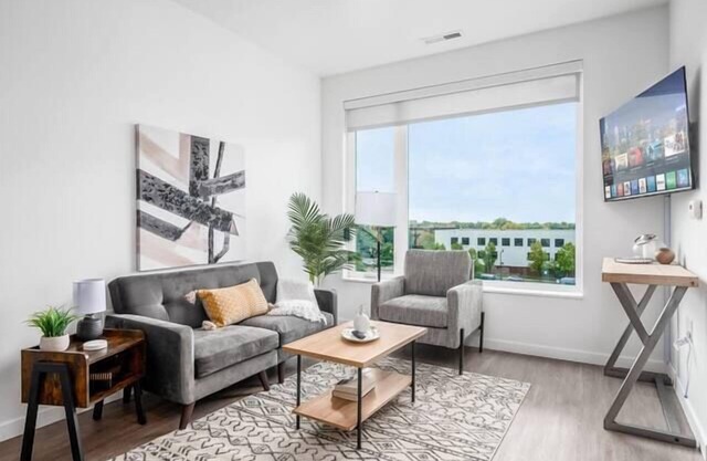 Luxury Gray & Gold Executive Suite in Heart of Columbus
