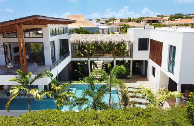 Luxury holiday villa Hakuna Matata 7-10 persons Jan Thiel within walking distance of the beach