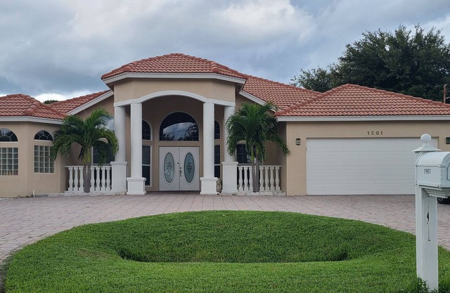 Luxury home near everything