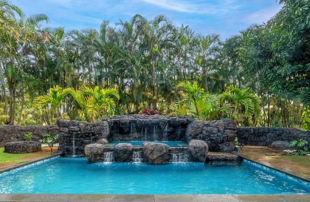 Luxury Home w/AC, Theater Room, Pool & Sourround sound throughout the house