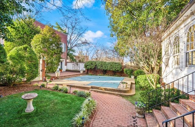 Luxury Home with Private Pool, Heart of Old Town, Hosts 14+, 9bd, 99 walk score