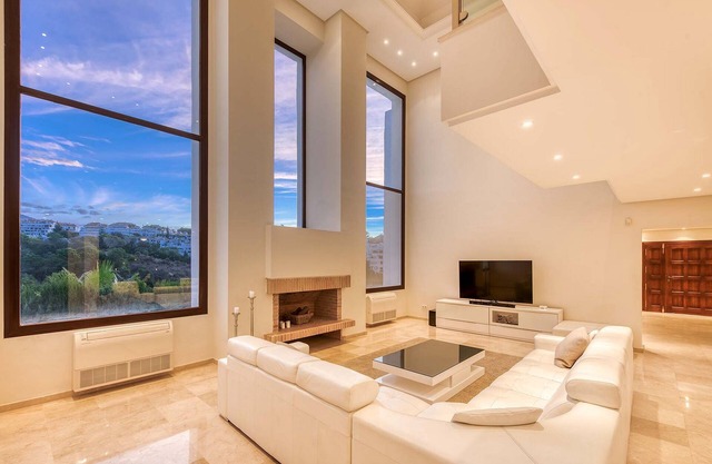 Luxury house with beautiful pool and large garden