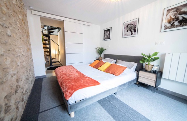 Luxury house with exterior - 25 min from Paris