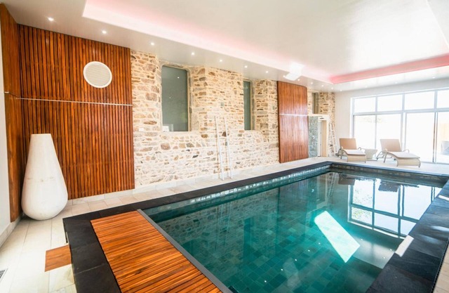 Luxury House with Indoor Pool and Enclosed Garden