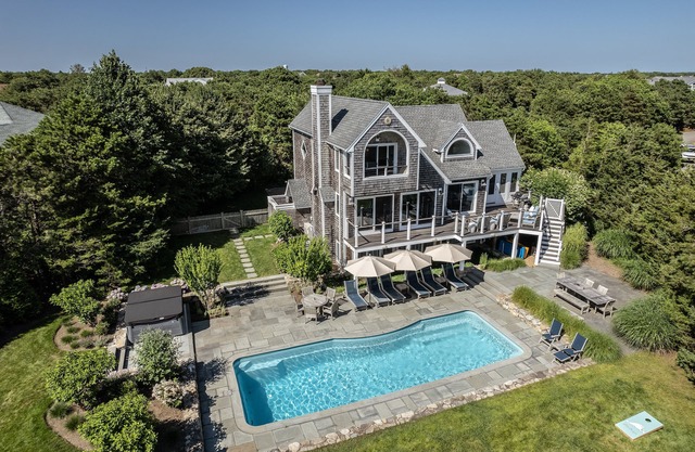 Luxury Katama 5BR - Pool, Hot Tub, Bocce & Firepit Steps from South Beach